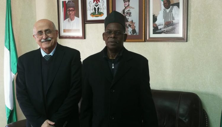 سفيرجمهورية نيجيريا الاتحادية يستقبل  رئيس الجامعة الاميركية في مادبا