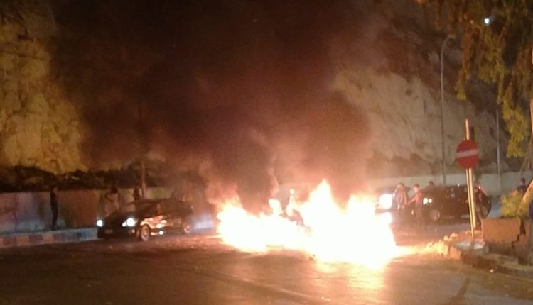 فيديو : اعمال شغب وحرق إطارات بلواء عنجرة في عجلون