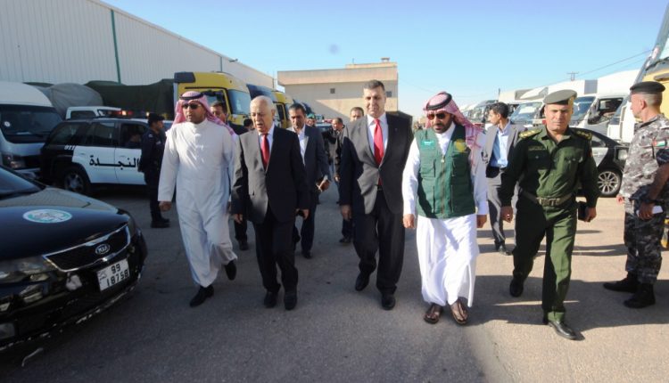 150 طناً من التمور يسلمها مركز الملك سلمان للإغاثة إلى الأردن