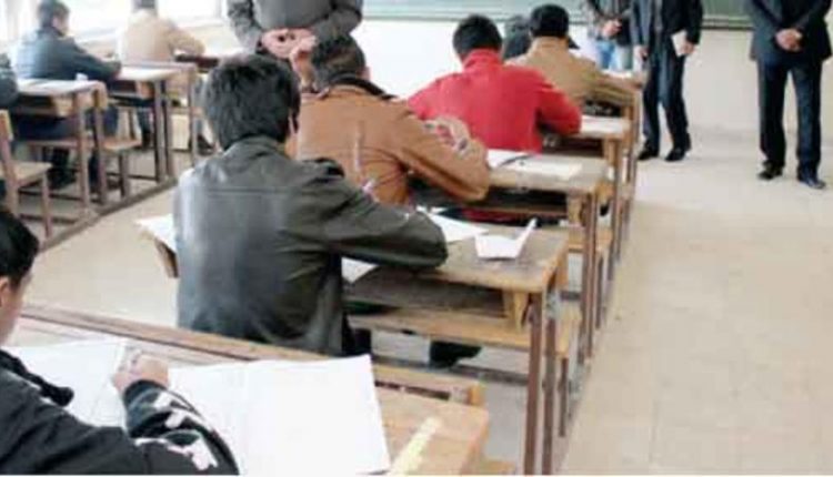 التربية: حرمان 1600 طالب من التقدم لامتحانات التوجيهي بسبب الغياب