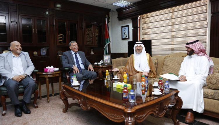 سفير المملكة لدى الأردن يلتقي وزير الصحة الأردني