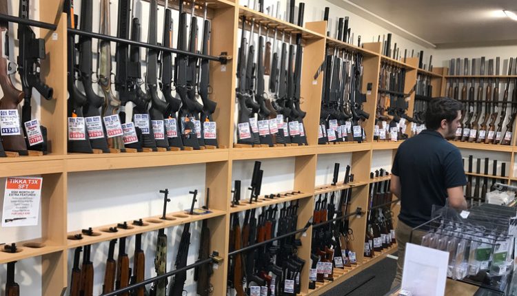 طريقة ذكية نيوزيلندا تشتري 10 آلاف قطعة سلاح من مواطنيها