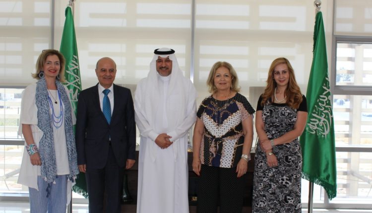 سفير المملكة لدى الأردن يلتقي. رئيس جامعة الإسراء ورئيسة ديوان أهل القلم.
