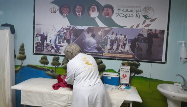 عيادات مركز الملك سلمان تقدم 1051 مطعوم ولقاح للاطفال السوريين في مخيم الزعتري خلال شهر اكتوبر من العام 2019م