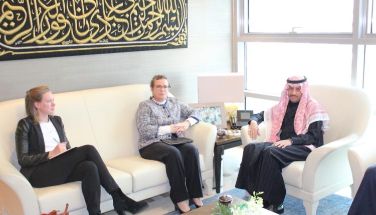 سفير المملكة لدى الأردن يلتقي سفيرة هولندا وعضو المعهد الملكي للدراسات الدينية في الأردن