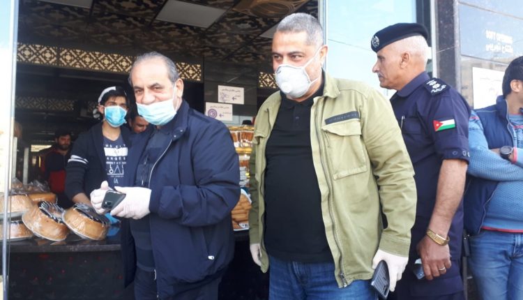 وزير الادارة المحلية في جولة تفقدية بمحافظة الزرقاء