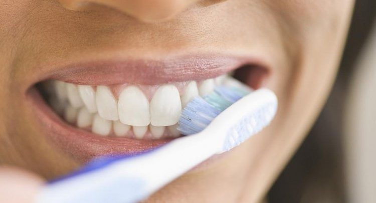 لحماية أنفسكم من كورونا…نظفوا أسنانكم قبل الخروج