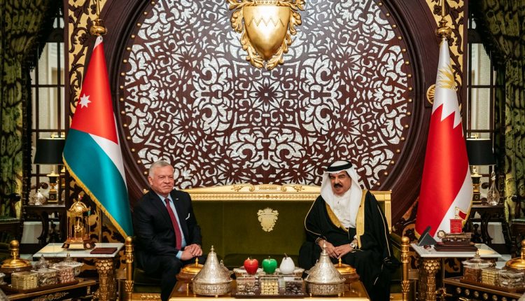 الملك يستقبل عاهل البحرين حمد بن عيسى آل خليفة