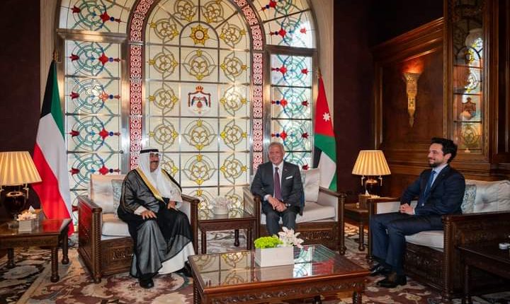 الملك وأمير دولة الكويت يؤكدان اعتزازهما بمستوى العلاقات الأخوية التاريخية الراسخة بين البلدين