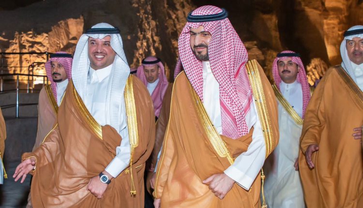نائب أمير المنطقة الشرقية يلتقي رجال وسيدات ورواد الأعمال في محافظة الأحساء*