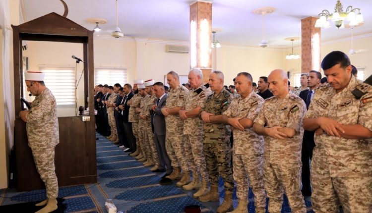 الحنيطي يشارك مرتبات القوات المسلحة أداء صلاة عيد الأضحى المبارك