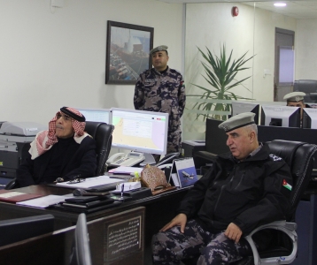 وزير الداخلية يطمئن على الإجراءات المتخذة من قبل جهاز الدفاع المدني خلال الظروف الجوية السائدة