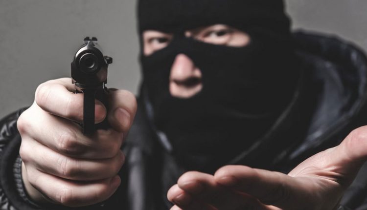 سطو مسلح على أحد البنوك في عبدون