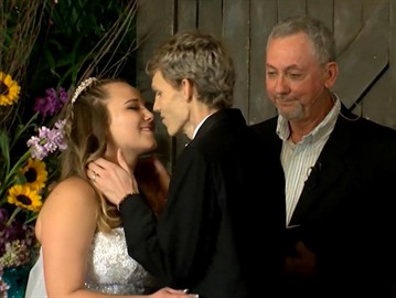 شاب امريكي  19 عام يحقق حلمه بالزواج من حبيبته قبل وفاته بالسرطان