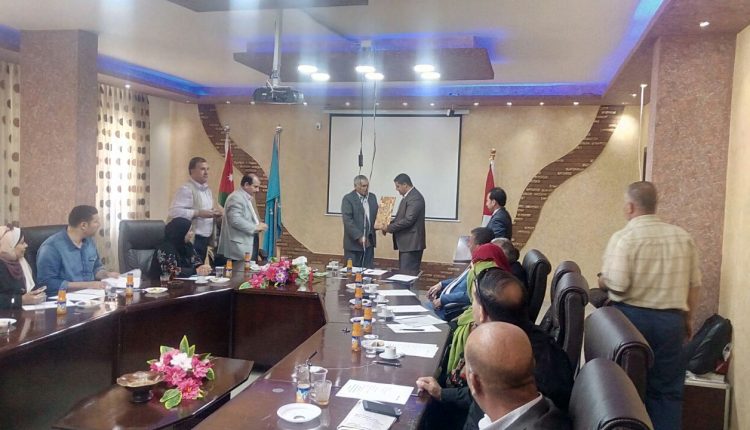الازايدة :يستقبل  وفد بلدية يطا الفلسطيني