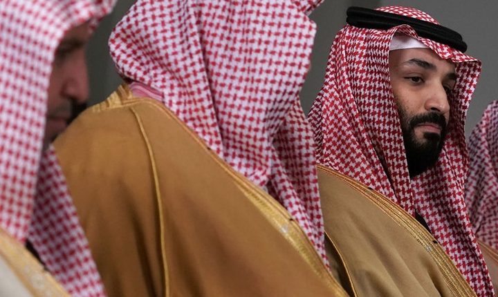 صندوق الثروة السعودي يقترض 11 مليار دولار.. للمرة الأولى