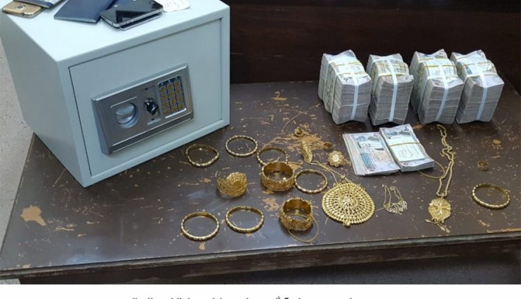 ضبط شخصين سرقا 200 ألف دينار ومصاغ ذهبي بالبادية الشمالية