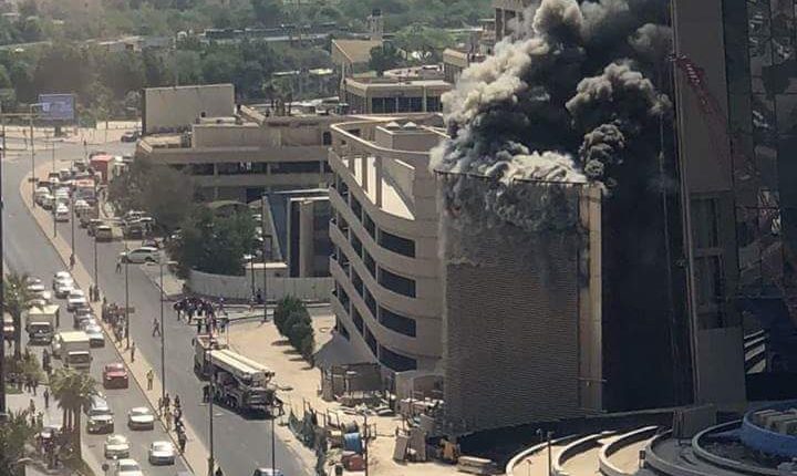 صور: حريق ضخم في في مبنى “بنك الكويت الوطني” العاصمة ‎الكويت