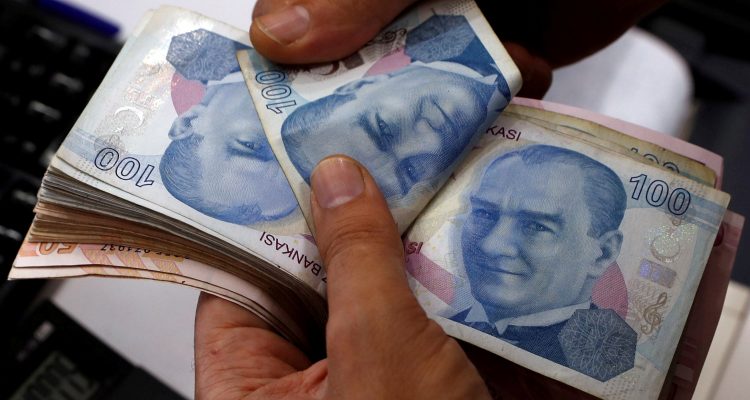 لأول مرة منذ شهر.. الليرة التركية تصعد لأعلى مستوى أمام الدولار وبورصة إسطنبول ترتفع