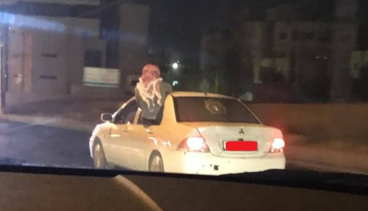 بالفيديو والصور.. سيارة تثير الرعب على شارع المدينة الطبية في عمان