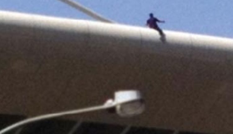 شاب ينتحر بإلقاء نفسه من أعلى جسر عبدون