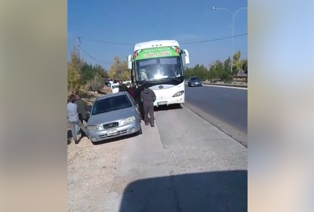 شاهد بالفيديو … إعاقة وصول موظفي البلديات إلى العاصمة عمان..شاهد الفيديو …