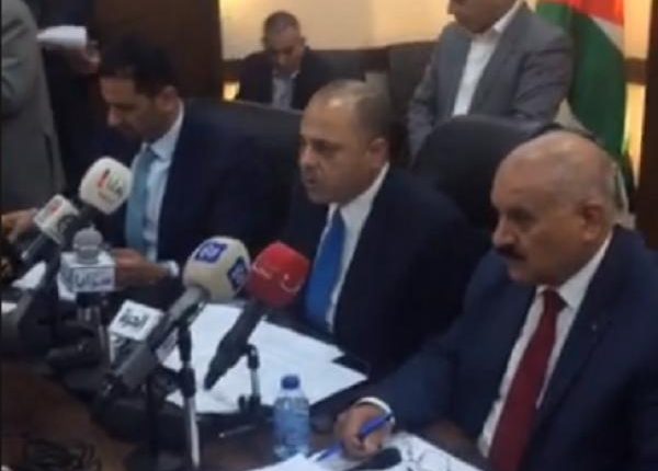 ضريبة مساهمة وطنية على من يزيد دخله عن 200 ألف دينار سنويا
