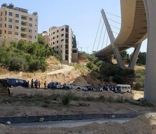 العثور على جثة أربعينية أسفل جسر عبدون و الامن يحقق