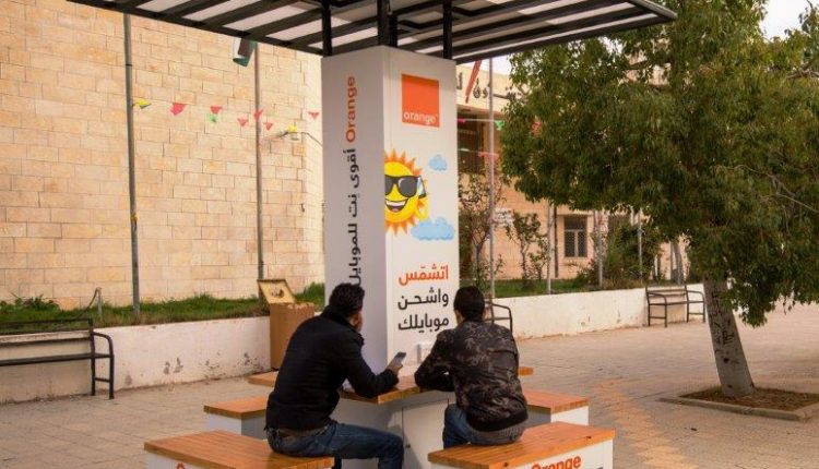 Orange الاردن تزود جامعات اردنية بوحدات شحن صديقة للبيئة