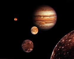 عملاق المجموعة الشمسية وأقماره الأربعة يزينون سماء الاردن طوال الشهر الجاري