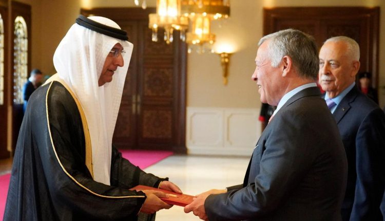 جلالة الملك يتسلم أوراق اعتماد سفير دولة الإمارات بالأردن أحمد علي البلوشي