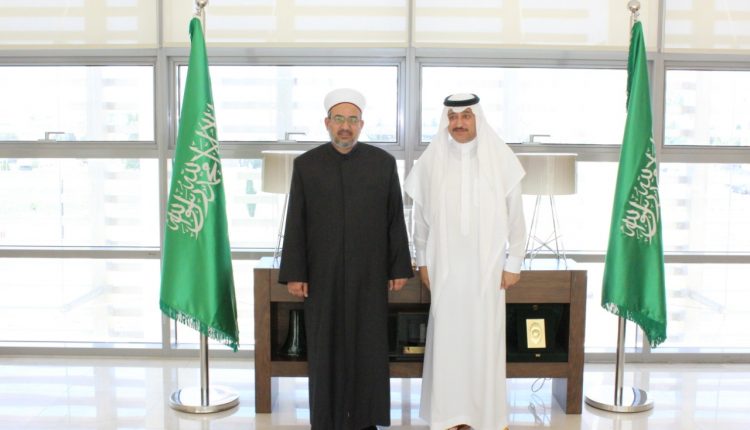 سفير خادم الحرمين الشريفين بعمّان يستقبل وزير الاوقاف الأردني