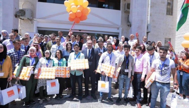 في احتفال “التربية والتعليم” Orange الأردن تقدم مجموعة من الهدايا لأوائل الثانوية العامة