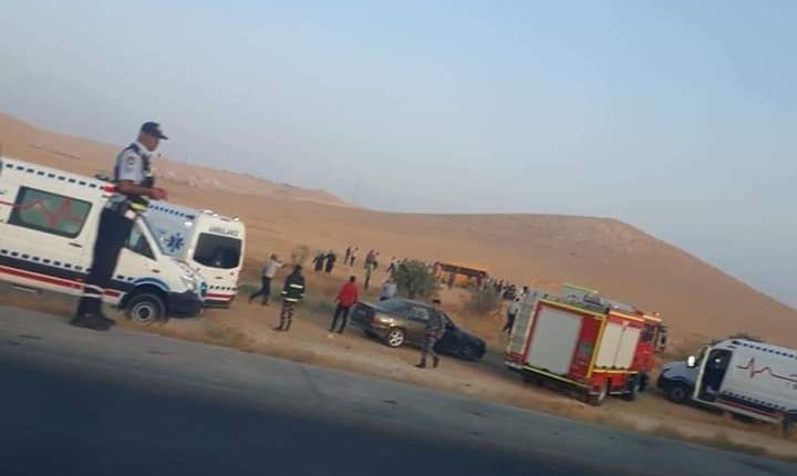 بالصور- إصابة سبعة و عشرون شخص اثر حادث تدهور حافلة في المفرق