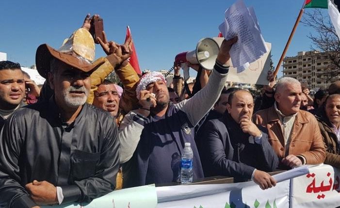 متقاعدو الضمان يعتصمون : إشراك النواب بالضمان غير عادل