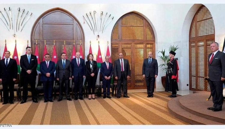 صحيفة لندنية: الرزاز بصدد «طلب الاذن» من القصر الملكي