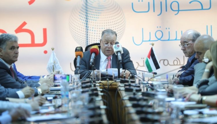 عمان لحوارات المستقبل” للحكومة : توقفوا عن منافسة المواطن برزقه