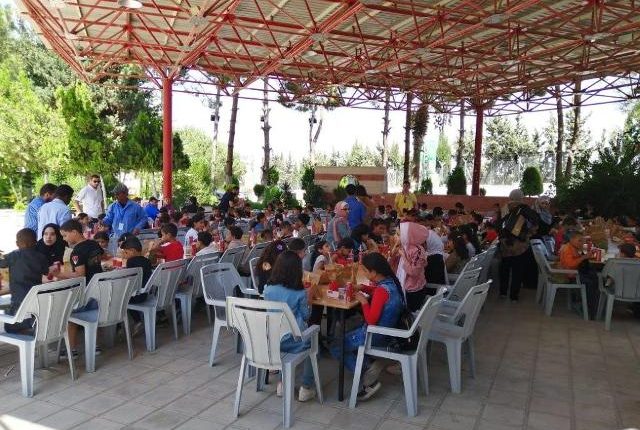  جامعة عمان الأهلية تقوم بحملة لكسوة الأطفال الأيتام بالمدارس في محافظة البلقاء