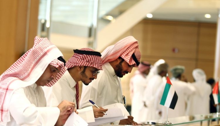 شاعرة وشاعر يحصدان البطاقة الذهبية في أول أيام جولة شاعر المليون في أبوظبي