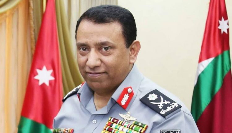 مدير الأمن العام   يوقف المخالفات الغيابية
