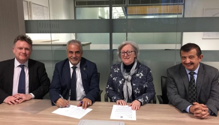  توقيع اتفاقية تعاون بين جامعة عمان الاهلية وجامعة الستر البريطانية