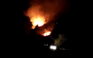 بالفيديو .. اندلاع حريق في منطقة البحر الميت