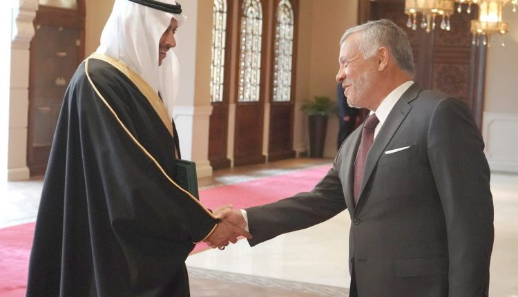 سفير خادم الحرمين لدى الأردن يقدم أوراق اعتماده للعاهل الأردني