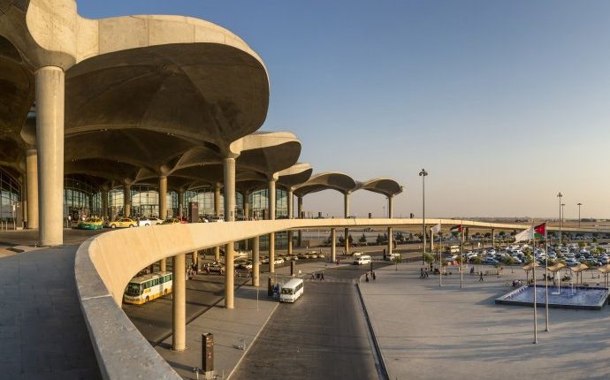 “كورونا” يتسبب بانخفاض حركة المسافرين 21.1% في مطار الملكة علياء خلال الربع الأول من 2020