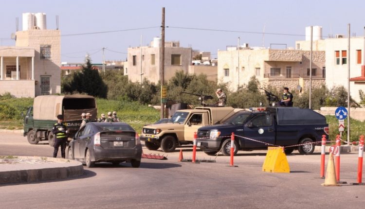عزل بنايات ومنازل في اربد والصريح بعد تسجيل إصابتين بكورونا