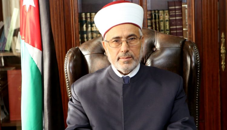 محاكم التنفيذ الشرعية تستقبل المراجعين لخدمتي قبض وصرف النفقات الشرعية
