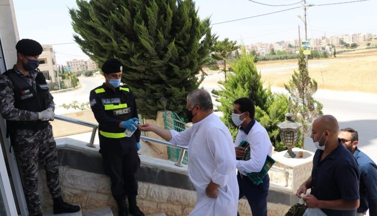 شاهد بالصور … الأمن يباشر خطته لتنظيم صلاة الجمعة