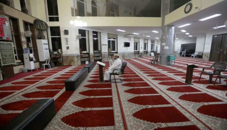 اغلاق مسجدي مستشفى الامير حمزة و ابو بكر الصديق في الهاشمي الشمالي لعدم التزام المواطنين بالتباعد الاجتماعي .. وثيقة