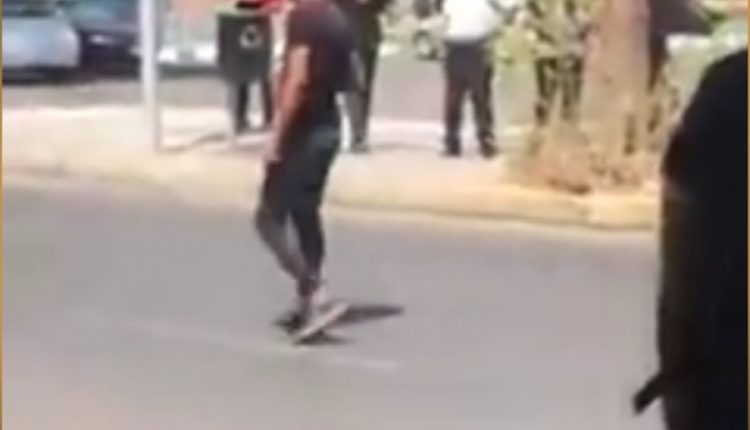 بالفيديو ….الاجهزة الامنية تثني شاب عن الانتحار في العقبة