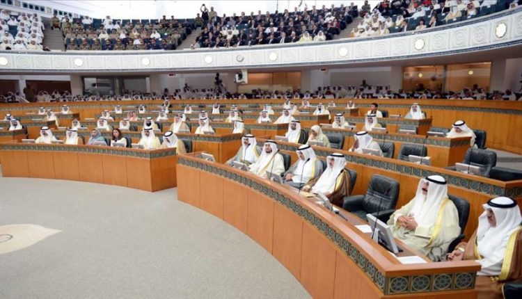 البرلمان الكويتي يبايع بالإجماع مشعل الصباح وليا للعهد